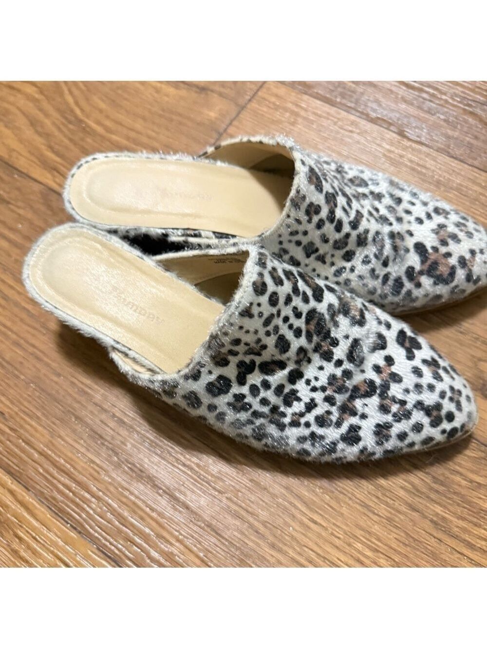 Chinese Laundry Cowhide Fur Women's Bootie 2” Block Heel Shoes Sz8.5/39 - Picture 3 of 9